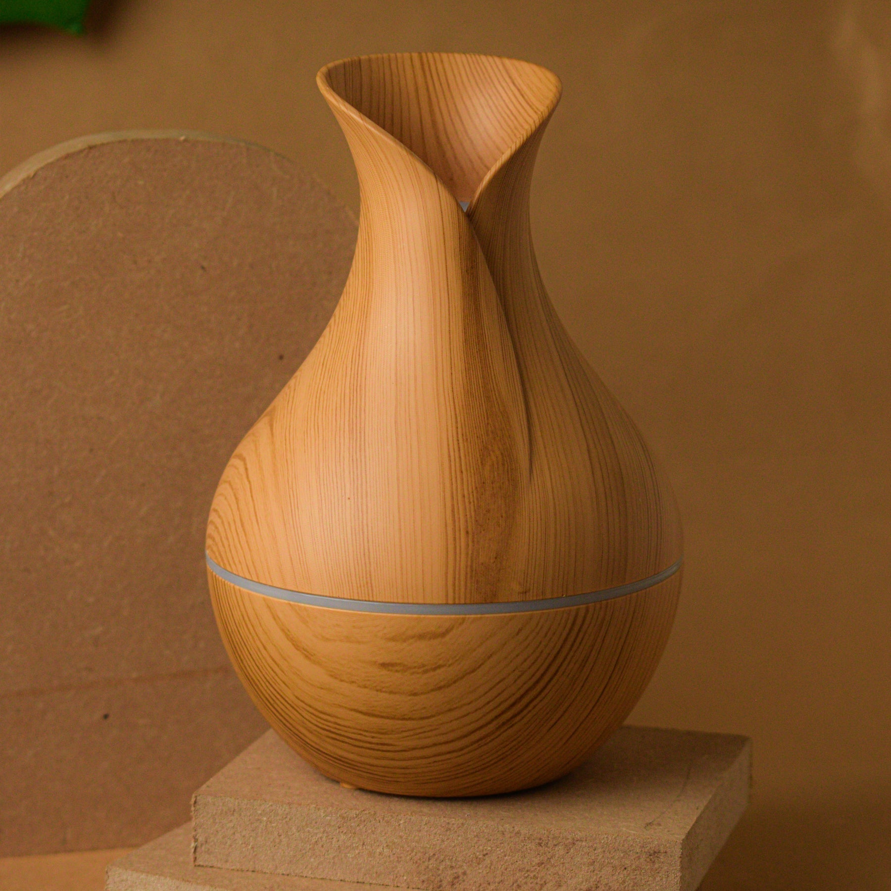 VASE -LIGHT WOOD Aroma Diffuser | WITH 3 FREE FRAGRANCES